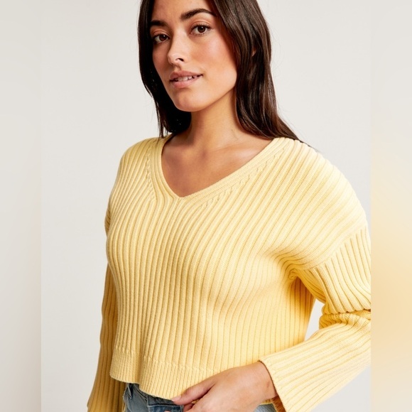 Abercrombie & Fitch Yellow Sweater - Picture 1 of 4